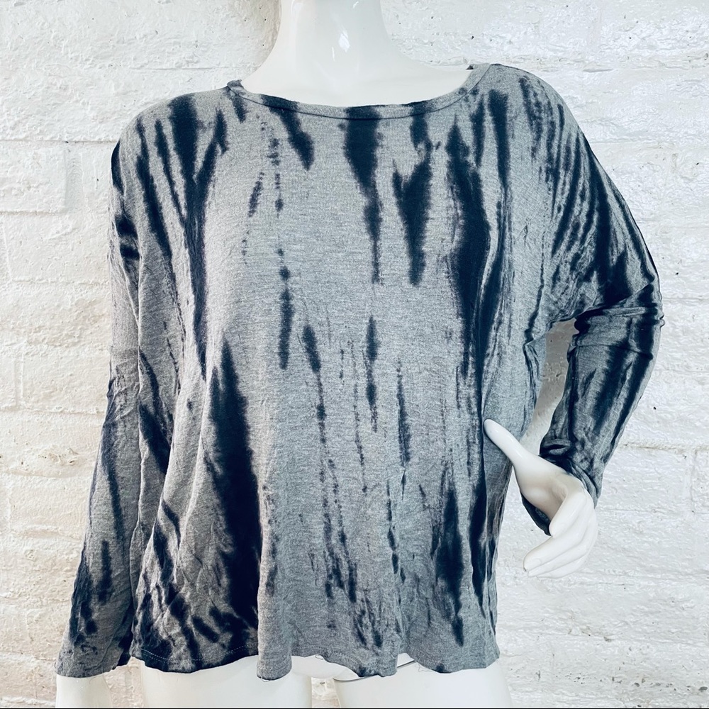 Viola blouse. Sweater  top. size L